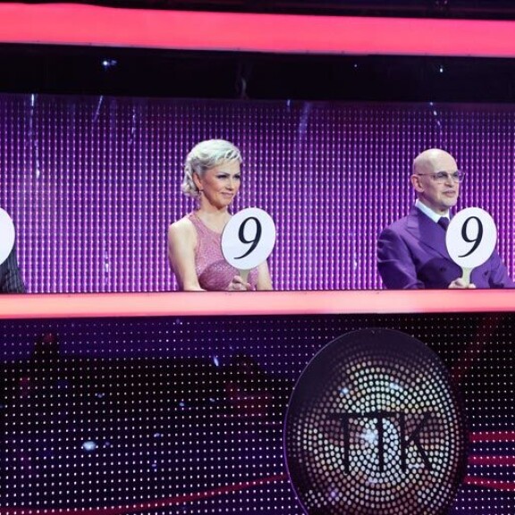 Jukka tuomaroi joka sunnuntai Tanssii tähtien kanssa -kisaajia yhdessä Helena Ahti-Hallbergin ja Jorma Uotisen kanssa. Jukka tuomaroi joka sunnuntai Tanssii tähtien kanssa -kisaajia yhdessä Helena Ahti-Hallbergin ja Jorma Uotisen kanssa.