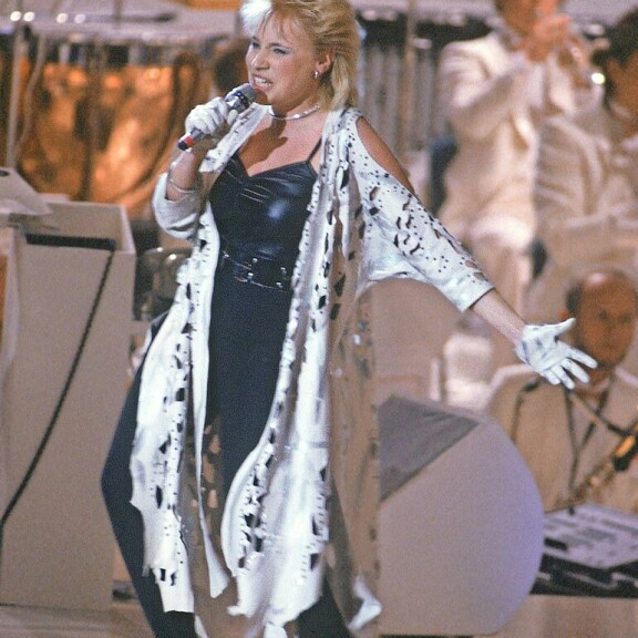 Sonja muistetaan erityisesti vuoden 1985 Euroviisuista, joissa hän esitti Eläköön elämä -kappaleen. Sonja muistetaan erityisesti vuoden 1985 Euroviisuista, joissa hän esitti Eläköön elämä -kappaleen.