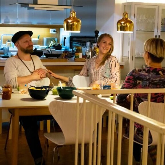 Maria vierailee tällä kertaa Tunnalla ja Jennillä. Tunna ja Jenni