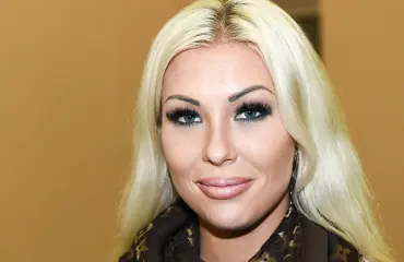 Outo välikohtaus jäähallin parkkipaikalla: Maisa Torppa jahtasi naista – lapsi itki ja silminnäkijät kauhistuivat