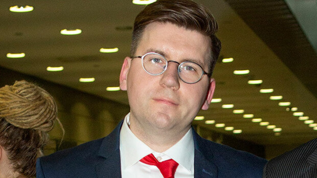 Kansanedustaja Sebastian Tynkkyselle sakkotuomio kiihottamisesta kansanryhmää vastaan - näin paljon maksettavaa kertyi Sebastian Tynkkynen