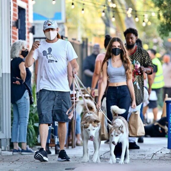 Leonardo on yksi Hollywoodin rikkaimmista tähdistä yli 200 miljoonan euron omaisuudellaan. Camilan kanssa tähti nauttii rahan tarjoamista eduista, kuten ylellisistä matkoista. Leonardo on yksi Hollywoodin rikkaimmista tähdistä yli 200 miljoonan euron omaisuudellaan. Camilan kanssa tähti nauttii rahan tarjoamista eduista, kuten ylellisistä matkoista.