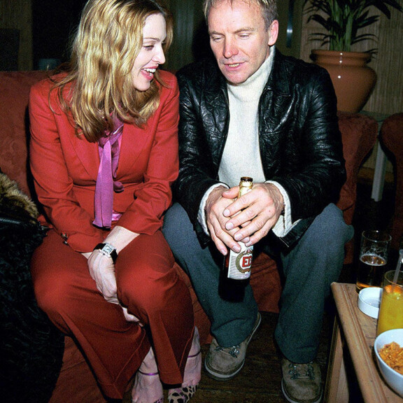 Ystävykset Madonna ja Sting bileissä vuonna 2000. Sting ja Madonna