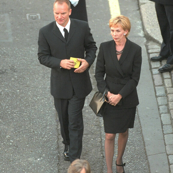 Sting ja Trudie saapuvat prinsessa Dianan hautajaisiin Lontoossa. Ystäviä yhdisti hyväntekeväisyystyö. Sting ja Trudie Styler