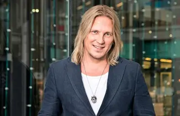 Sami Kurosen luottokortin sisältänyt kirje saapui juontajan kotiin avattuna - julkaisi videon postijärkytyksestään: "Kenellä kaikilla mahtaa olla jo kortin tiedot?"