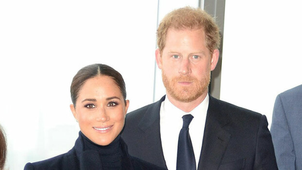 Britit suuttuivat: Harry ja Meghan leikkivät kuninkaallisia Jenkeissä! Oliko hyväntekeväisyystemppu osa rahakasta diiliä? Sussexin herttuapari Harry ja Meghan