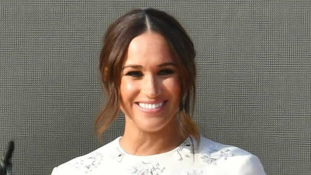 Herttuattaren yli 70 000 euron vaatetus herätti ihmetystä: 'Naurettavaa, Meghan'! Sussexin herttuatar Meghan