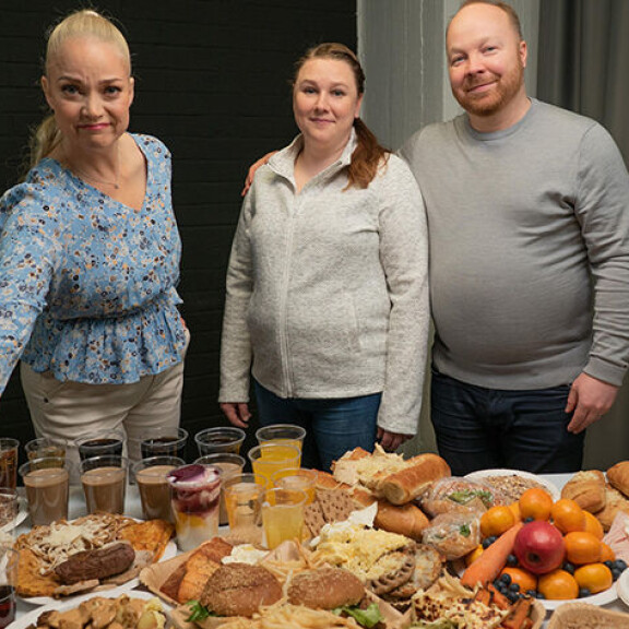 Pippa Laukka auttaa Ensitreffit alttarilla -ohjelmassa avioitunutta pariskuntaa laittamaan ruokatottumukset kuntoon. Pippa ja kaverit