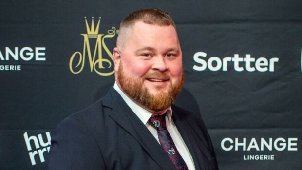 Burgerimoguli Akseli Herlevin suhtautuminen lihaan muuttui Farmi Suomen kuvauksissa: 'Siinä oli jatkuvasti moraalinen dilemma päällä!' Akseli Herlevi