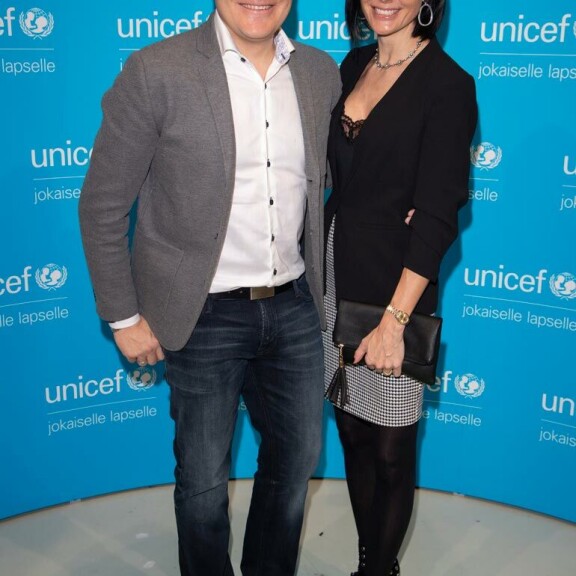 Riiniksen mukaan Kalle ei ole puhunut hänelle vireillä olevasta avioerosta sanaakaan. Riiniksen mukaan Kalle ei ole puhunut hänelle vireillä olevasta avioerosta sanaakaan.