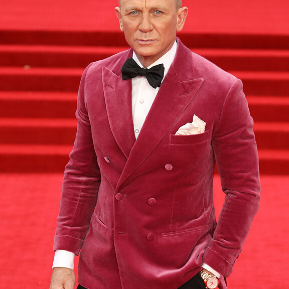 Päätähdellä Danielilla puolestaan oli siisti ja hienostunut fuksianpunainen puku, joka oli muotitietoisten mieleen. Daniel Craig