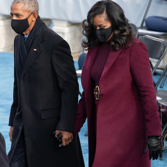 Meghanin pukeutumisessa nähdään paljon samoja piirteitä kuin Michelle Obaman tyylissä. Barack ja Michelle Obama