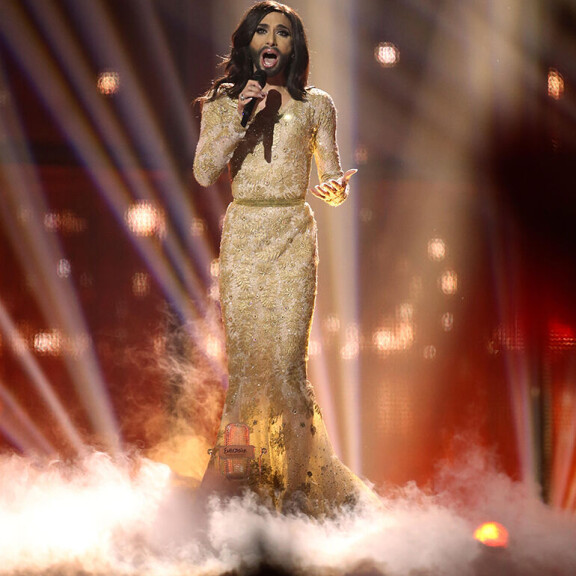 Tällaiselta Conchita näytti vuonna 2014 esiintyessään Kööpenhaminassa Euroviisufinaalissa. Conchita Wurst