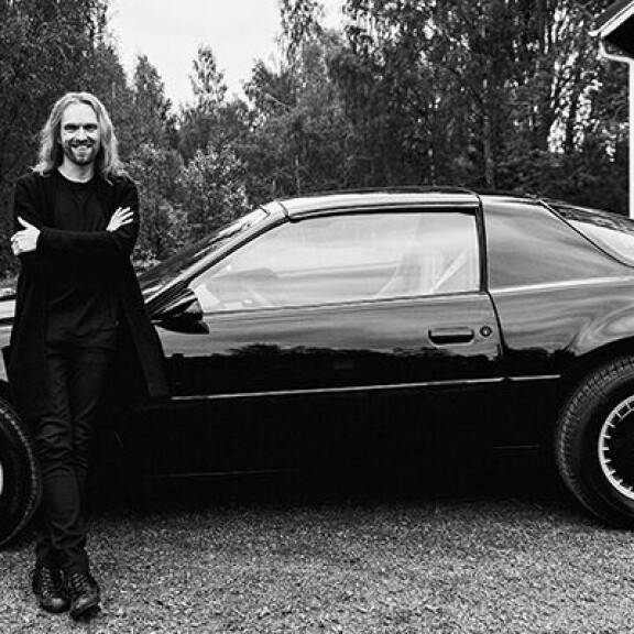 Anssi Kelan auto herättää huomiota. Anssi Kela