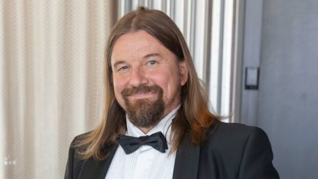 Vau, mikä muutos! Kari Kanala yllätti uudella hiustyylillään - tunnistatko julkkispappia tuoreesta kuvasta? Kari Kanala