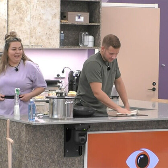Ohhoh, BB-Minna kertoo harrastaneensa seksiä tunnetun suomalaisjulkkiksen kanssa ennen Big Brother -taloon astumista - Lasselta paljonkertova reaktio! Big brother Suomi