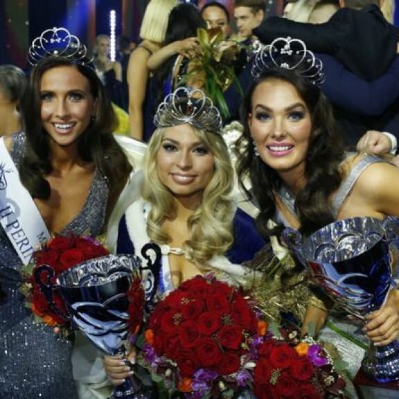 Miss Suomi ja perintöprinsessat syyskuussa 2021. Miss Suomi