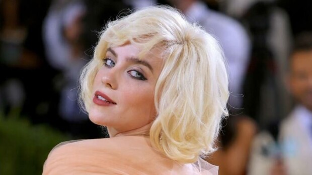 Kuin Marilyn! Billie Eilishin klassinen tyyli häikäisi Met-gaalassa - katso kuvat upeasta tylliunelmasta! Billie Eilish