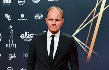 Hurjasta pyöräilyonnettomuudesta toipuva Dome Karukoski: ”Ilman kypärää en olisi tässä” – harmissaan arpensa muodosta!