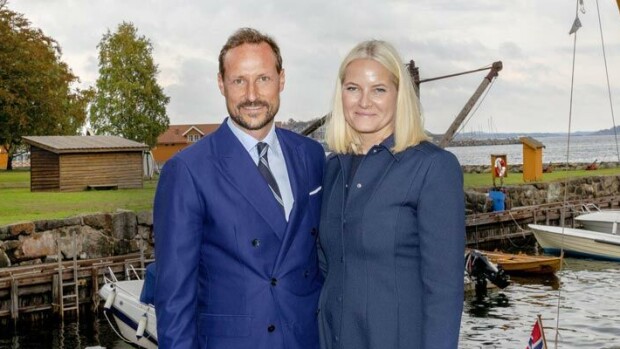 Kohuliitto kestänyt jo 20 vuotta! Kruununprinssi Haakon Mette-Maritin kohtaamisesta: Sörlandin tyttö teki vaikutuksen Haakon ja Mette-Marit