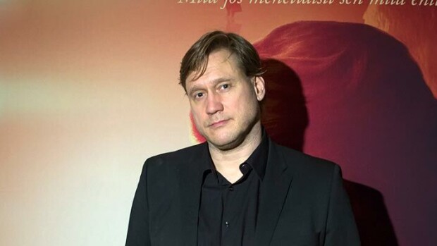 Toimittajan kommentti Samuli Edelmannin kohukirjasta: Päähenkilö on viinapullo Samuli Edelmann