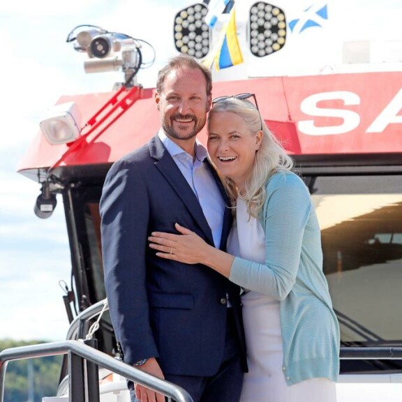 Kohuliitto kestänyt jo 20 vuotta! Kruununprinssi Haakon Mette-Maritin kohtaamisesta: Sörlandin tyttö teki vaikutuksen Mette-Marit ja Haakon
