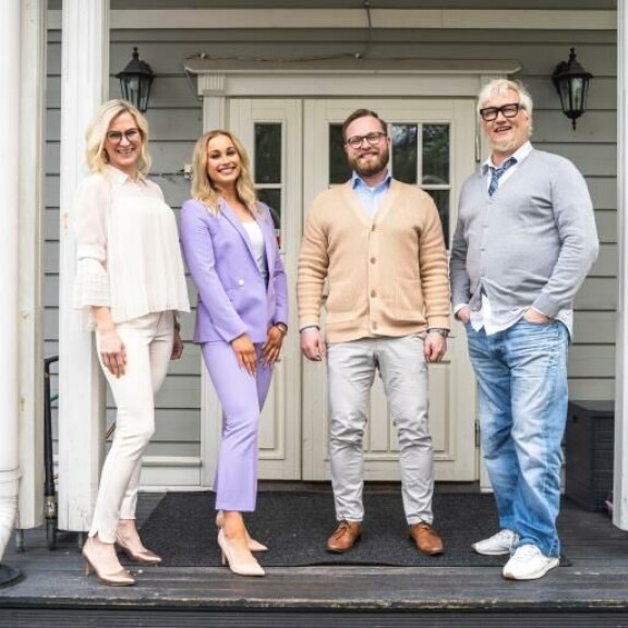 Kolmannessa Remppa vai muutto -jaksossa Marko ja Anna etsivät ratkaisua Idan ja Samin perheen asunto-ongelmaan. Kolmannessa Remppa vai muutto -jaksossa Marko ja Anna etsivät ratkaisua Idan ja Samin perheen asunto-ongelmaan.