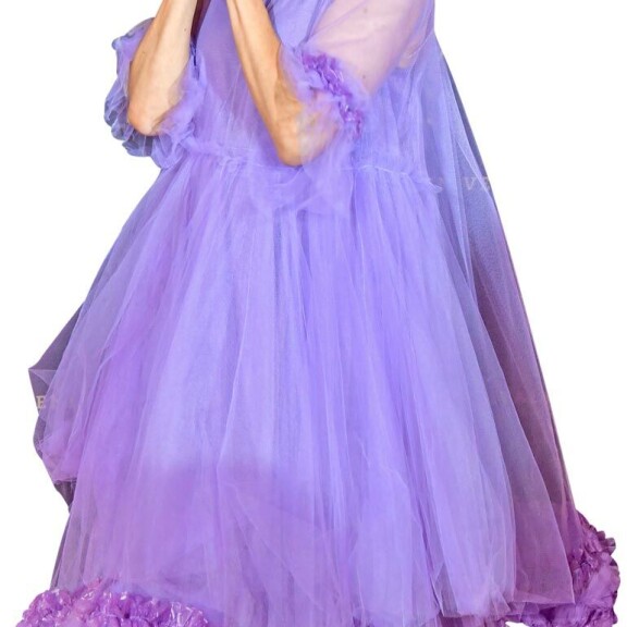 Maria Veitolan vaatekaappi on Suomen kirjavin – suosikkijuontajan sorkkasaappaat hurmaavat! Maria Veitola