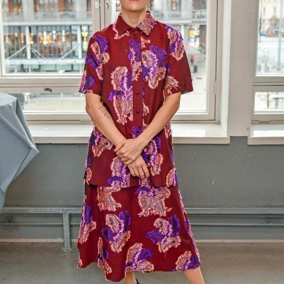 Maria Veitolan vaatekaappi on Suomen kirjavin – suosikkijuontajan sorkkasaappaat hurmaavat! Maria Veitola