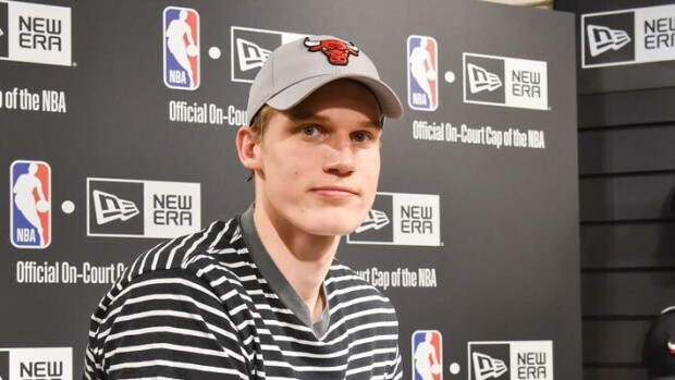 Lauri Markkanen sijoittaa NBA-miljoonansa ylelliseen elämään – koristähti kurvailee öky-Mersulla ja asuu helsinkiläisessä jugend-talossa Lauri Markkanen