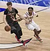 Chicago Bullsissa pelannut Lauri tuntee jo Cavaliers-joukkueen, sillä he pelasivat viime kaudella usein vastakkain. Kuvassa vastassa on Darius Garland.