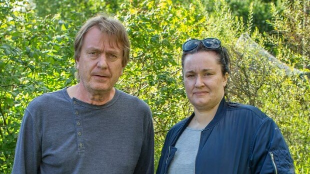 Kyllästyi lapsena kuvauspaikalla! Mika Kaurismäki tekee Mielensäpahoittaja-elokuvaa Maria-tyttärensä kanssa – ”Uskallan kehua suhteellamme” Mika ja Maria Kaurismäki