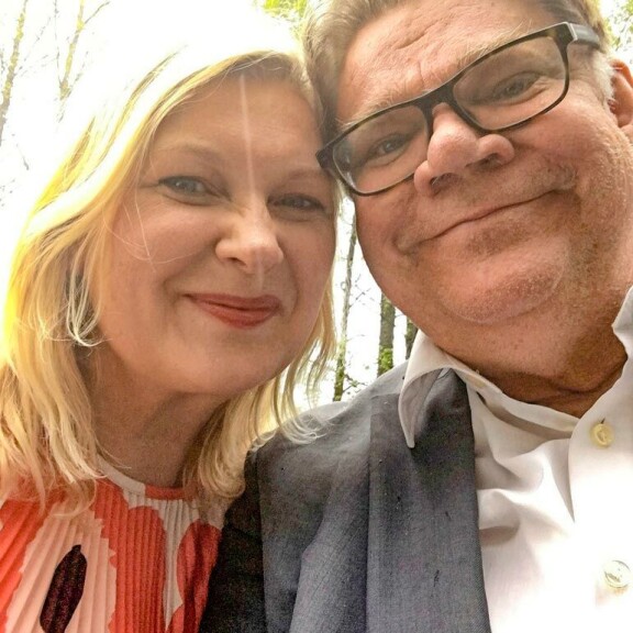 Timo ja Tiina Soini 25-vuotishääpäivänään. – Mielipide tulee sekä pyytäen että pyytämättä, jos on asiaa, Timo kuvailee vaimoaan kirjassaan. Timo ja Tiina Soini 25-vuotishääpäivänään. – Mielipide tulee sekä pyytäen että pyytämättä, jos on asiaa, Timo kuvailee vaimoaan kirjassaan.