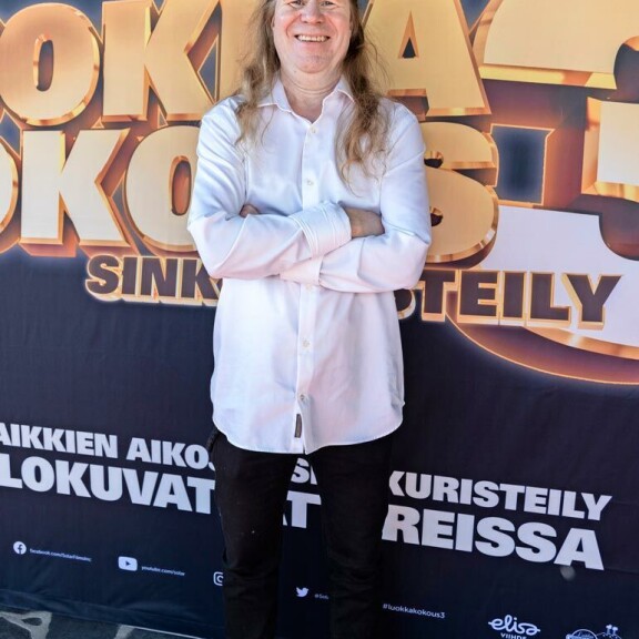 Pete on toinen bändin alkuperäisjäsenistä. Pete on toinen bändin alkuperäisjäsenistä.