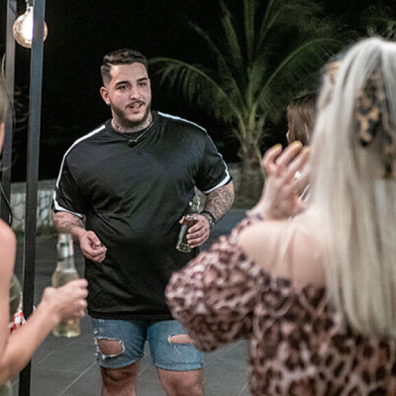 Selvisi minisakoilla! TIS-Karim tuomittiin laittomasta uhkauksesta - uhosi ampuvansa päähän Temptation island suomi Karim