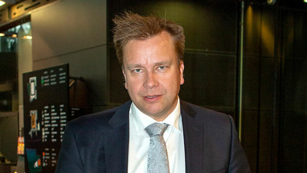 Rakkaus roihuaa! Antti Kaikkonen asteli alttarille Jannika-rakkaansa kanssa - komea ilotulitus kruunasi illan! Antti Kaikkonen