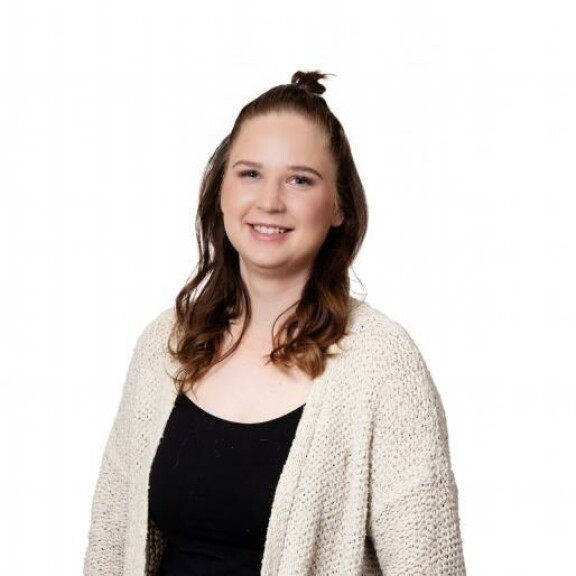 Stiina on perinyt maatilansa isoäidiltään. Stiina