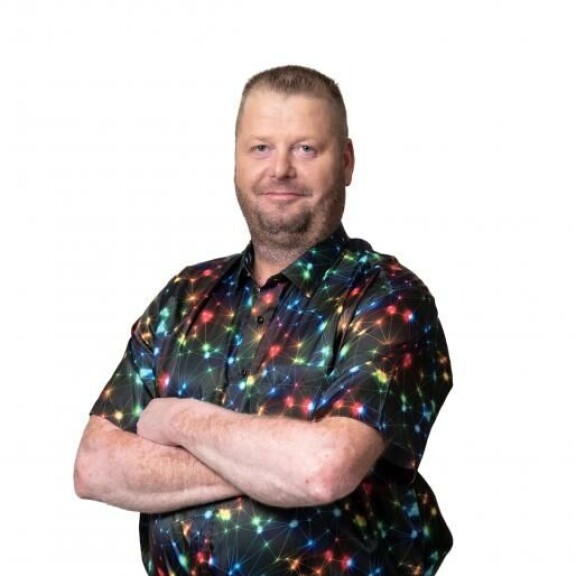 Matti pitää metsästämisestä ja tanssimisesta. Matti