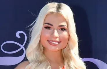 Miss Suomi -finalisti Essi Unkuri yllätti hurjalla hiusvärillään ja paljastavalla kaula-aukollaan - nyt on rohkea missi! "Ajattelin vähän räväyttää"