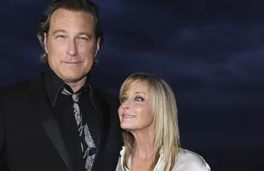 Romantiikkaa ilmassa! Bo Derek ja John Corbett astelivat avioon - häät pysyivät salaisuutena useita kuukausia