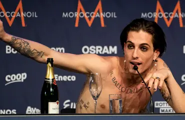 Måneskin-yhtyeen keulakuva Damiano David superharvinaisissa paparazzikuvissa mallikihlattunsa kanssa: Katso!