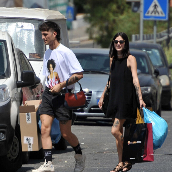 Måneskin-yhtyeen keulakuva Damiano David superharvinaisissa paparazzikuvissa mallikihlattunsa kanssa: Katso! Måneskin Damiano David Giorgia Soleri