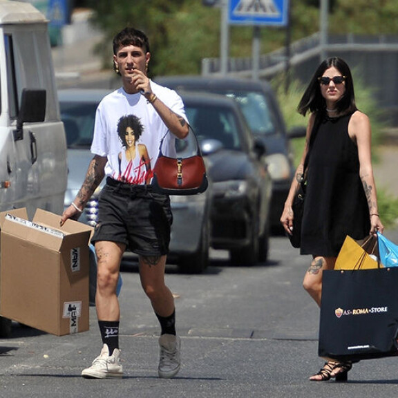 Måneskin-yhtyeen keulakuva Damiano David superharvinaisissa paparazzikuvissa mallikihlattunsa kanssa: Katso! Måneskin Damiano David Giorgia Soleri