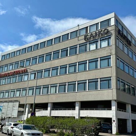 Muotiluomukset synnytetään Mertin työtilassa Helsingin Hernesaaressa. Muotiluomukset synnytetään Mertin työtilassa Helsingin Hernesaaressa.