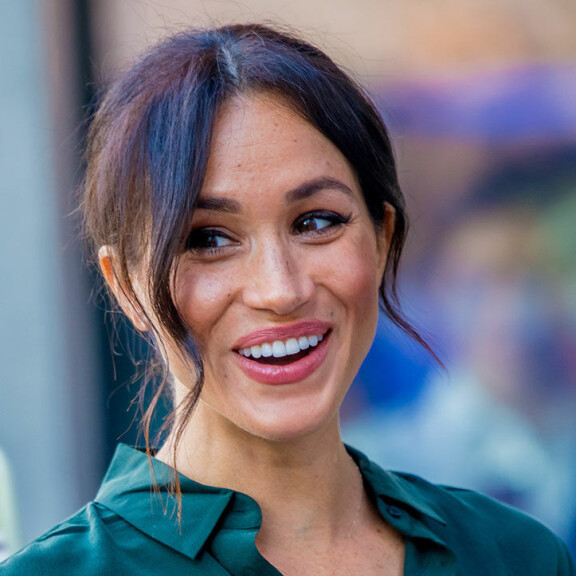 Herttuatar Meghan 40 vuotta - tiesitkö näitä yllättäviä faktoja hänestä? Kuljettaa matkoillaan keittiövempainta ja unelmamies on tunnettu leffatähti! Sussexin herttuatar Meghan