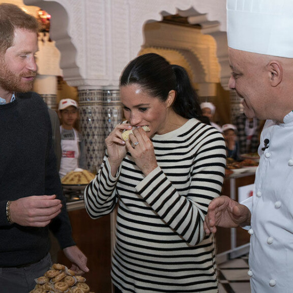 Herttuatar Meghan 40 vuotta - tiesitkö näitä yllättäviä faktoja hänestä? Kuljettaa matkoillaan keittiövempainta ja unelmamies on tunnettu leffatähti! Sussexin herttuapari Harry ja Meghan