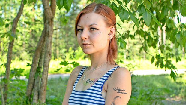 Salolainen Johanna, 23, toteuttaa unelmiaan puuttuvista sormistaan huolimatta: Haluan rekkakuskiksi! Johanna Kirves