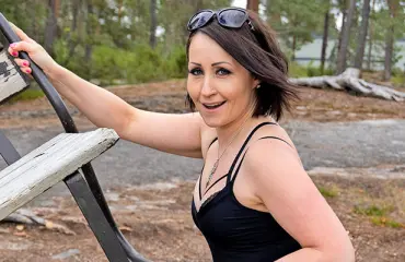 Tanssiyleisön suosikki Nina Åkerman paljastaa suhdestatuksensa ja unelmansa!