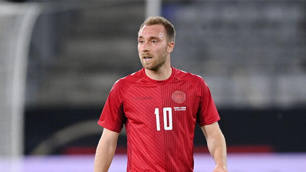 Christian Eriksen taas jaloillaan! Tanskalainen jalkapallotähti toipuu sydämenpysähdyksestä - paparazzikuvat julki! Christian Eriksen
