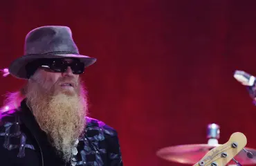 Legendaarisen ZZ Top -yhtyeen basisti Dusty Hill on kuollut - menehtyi yllättäen nukkuessaan